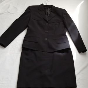 Anne Klein skirt suit